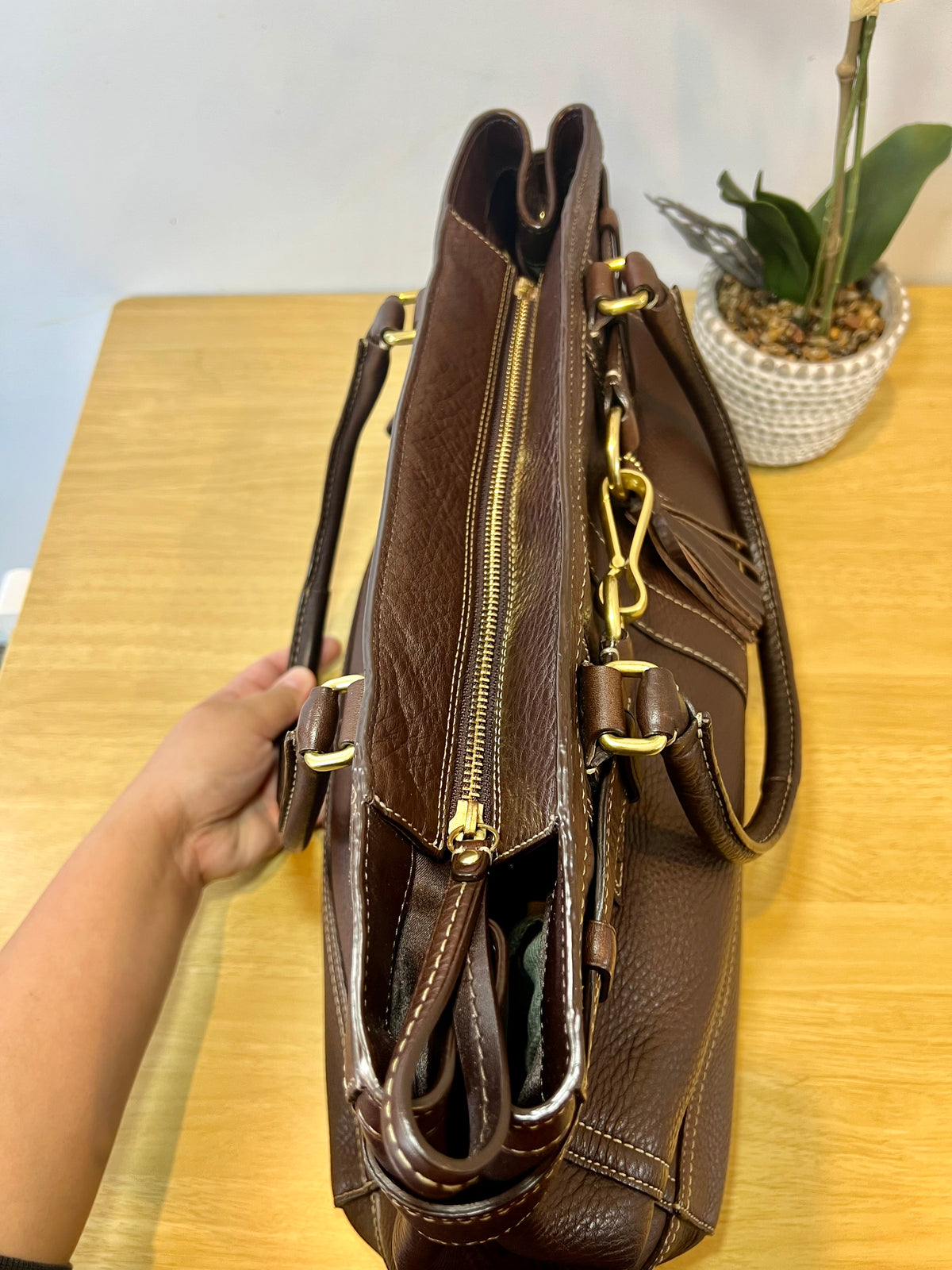 Authentic Coach Hamptons Shoulder Bag